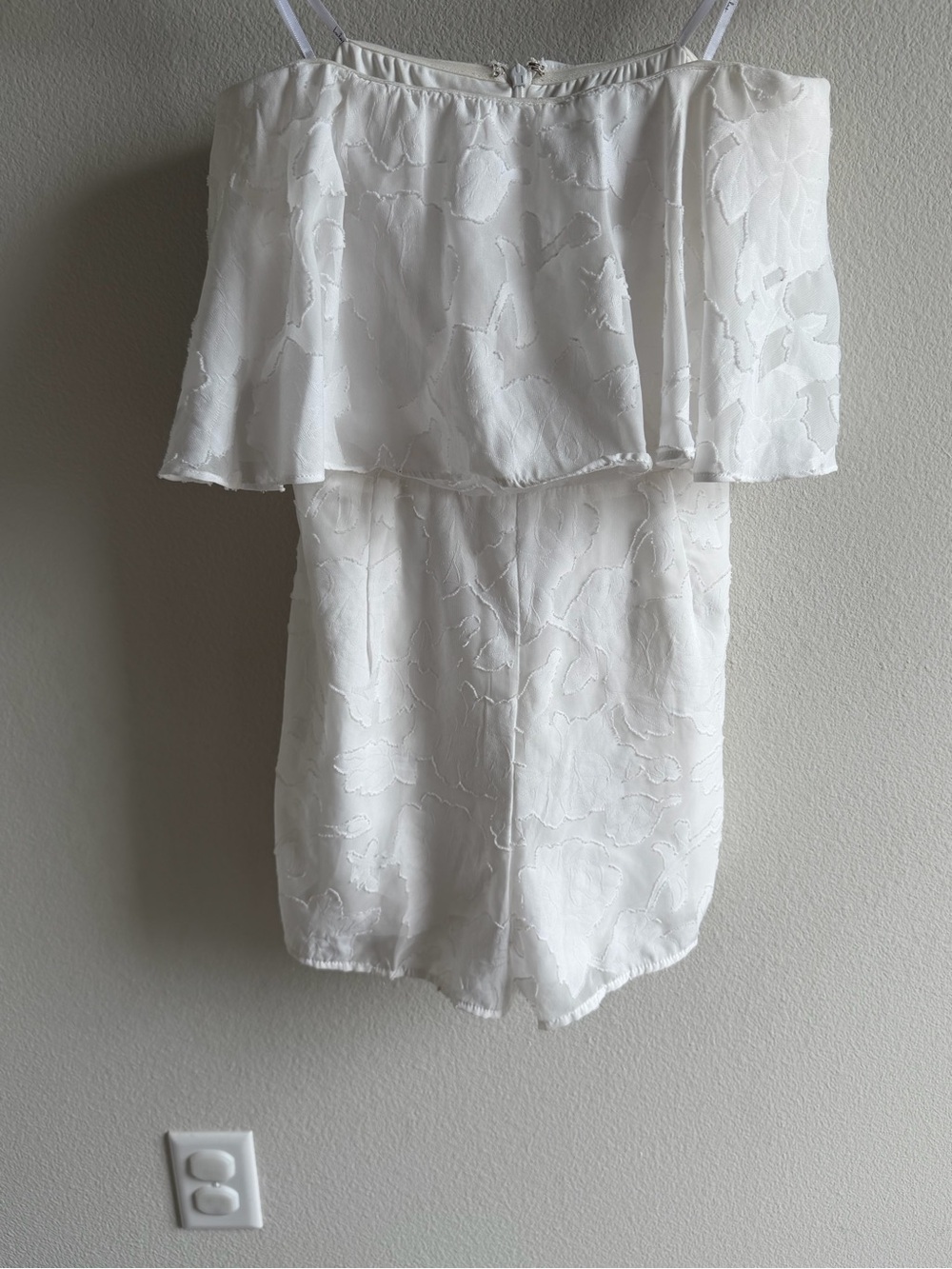 Lulus Have Some Sun White Floral Burnout Strapless Romper Size M